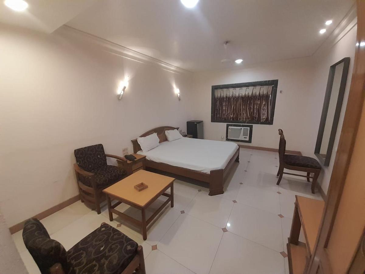 Hotel Mayur By Wb Inn Ulhasnagar Экстерьер фото