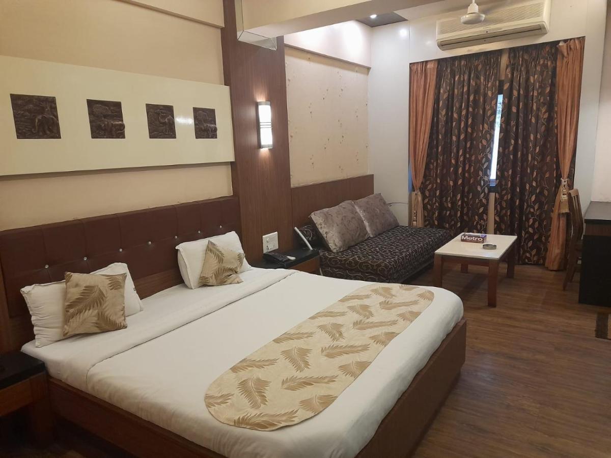 Hotel Mayur By Wb Inn Ulhasnagar Экстерьер фото