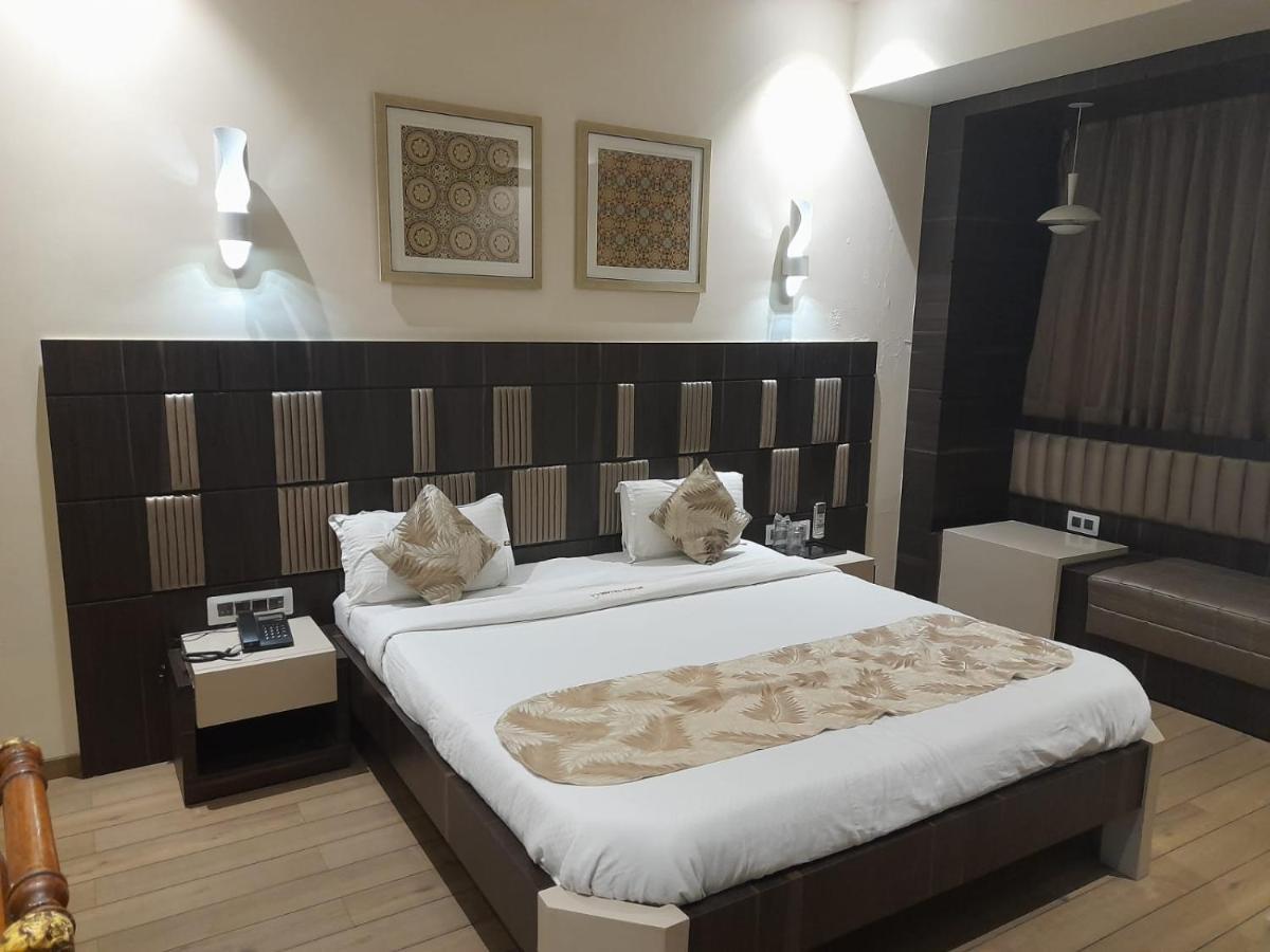 Hotel Mayur By Wb Inn Ulhasnagar Экстерьер фото